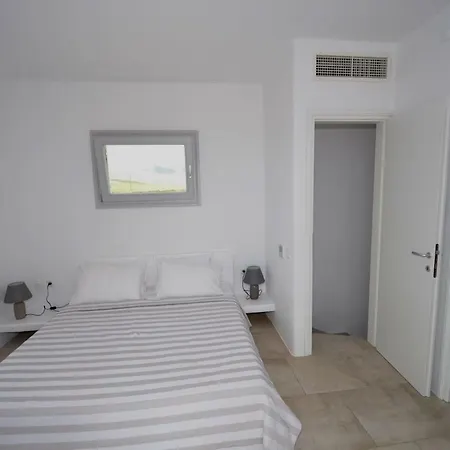 Limani Paros * Chrisi Akti (Paros)
