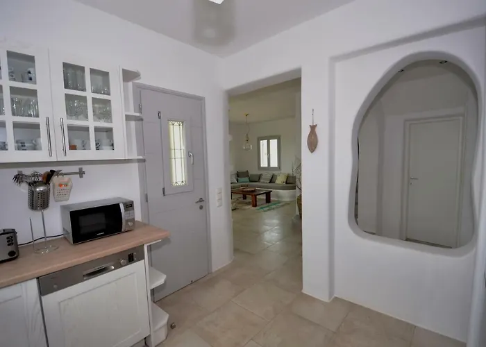 Limani Paros * Chrisi Akti (Paros)