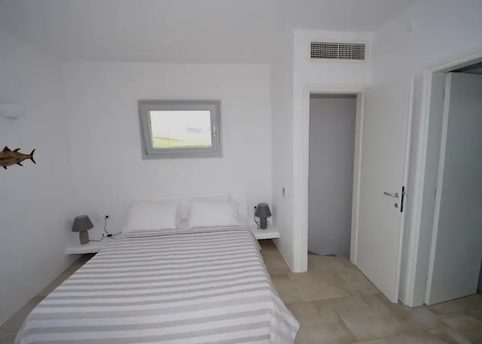 Limani Paros * Chrisi Akti (Paros)